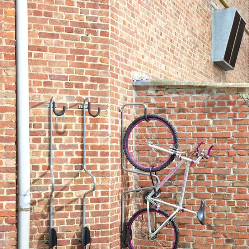 Crochet mural gainé pour vélo