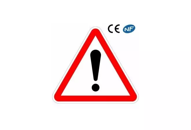 Panneau de signalisation indiquant toutes sortes de danger (A14)
