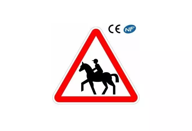Panneau de route annonçant le danger passage de cavaliers