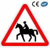 Panneau de route annonçant le danger passage de cavaliers