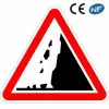 Panneau de circulation annonçant un risque de chutes de pierres