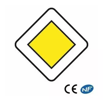 Panneau de signalisation indiquant une route prioritaire Ab6