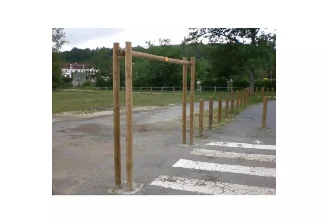 Portique limiteur de hauteur en bois