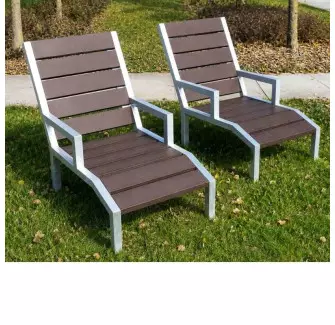 Chaise longue pour espace public en plastique recyclé