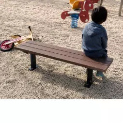 Banquette extérieure pour école en plastique recyclé