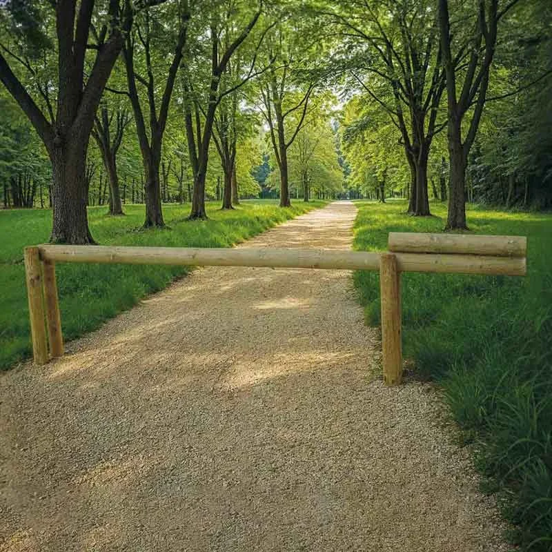 barrière d'accès en bois sur un chemin