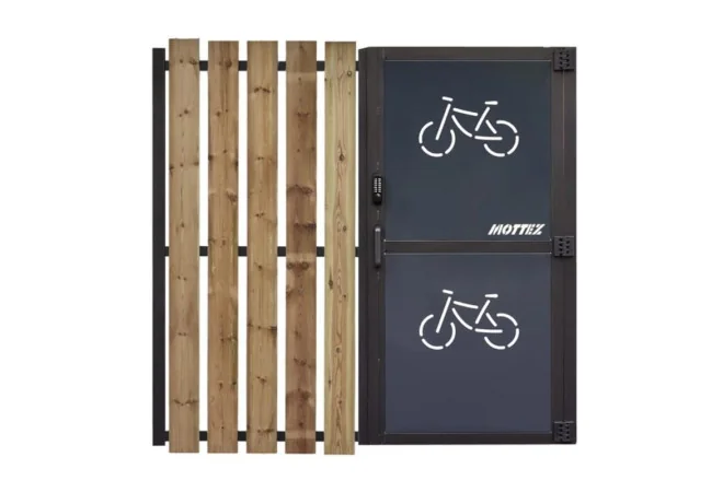 box vélo vue de la porte en acier et du bardage en bois
