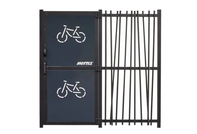 box vélo extérieur vue de la porte sécurisée par digicode et bardage en acier effet bambou
