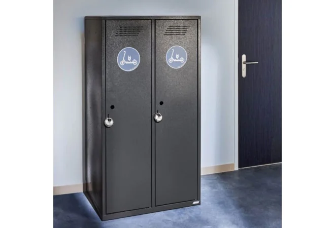 casier métallique vestiaire pour trottinettes à l'intérieur