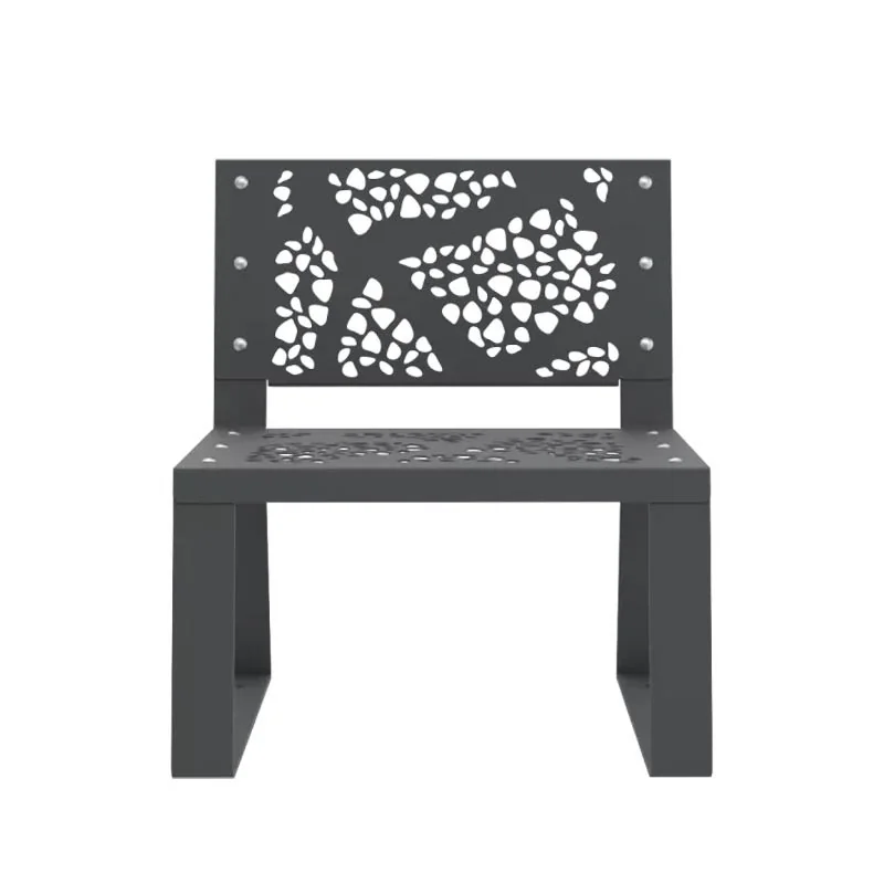 fauteuil de ville en métal avec motif découpé au laser vue de face