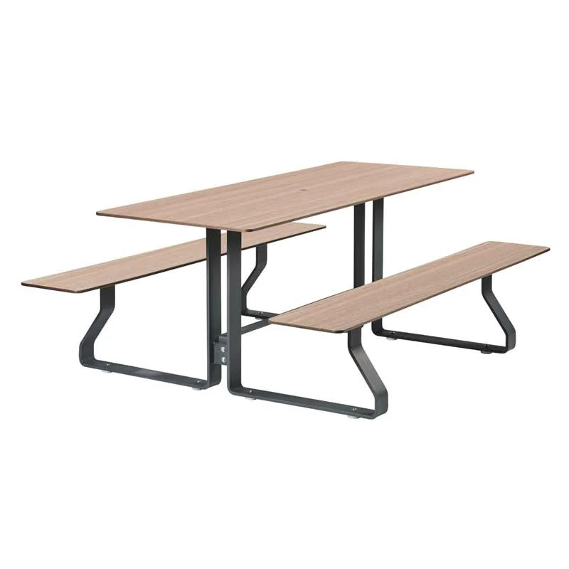Table pique-nique HPL effet bois chêne clair et acier avec trou de parasol