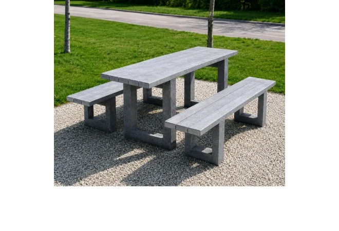 Table et banquettes en plastique recyclé