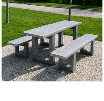 Table et banquettes en plastique recyclé