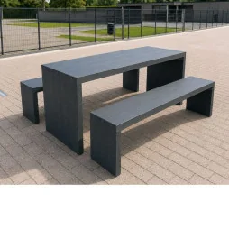 Table et banquette en plastique recyclé
