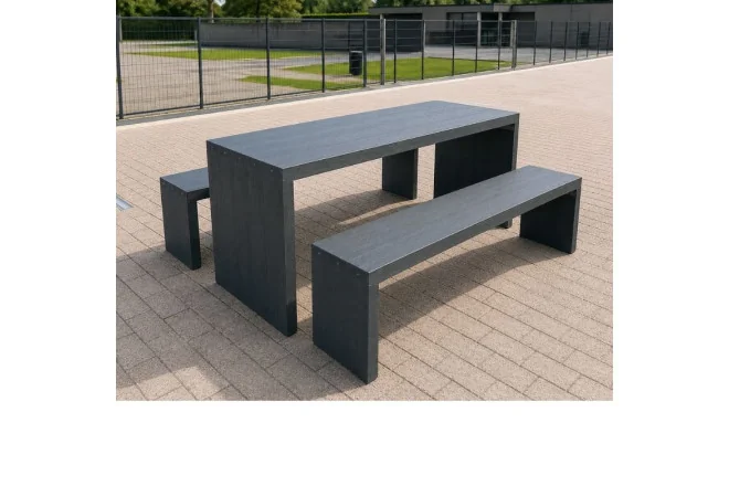 Table et banquette en plastique recyclé