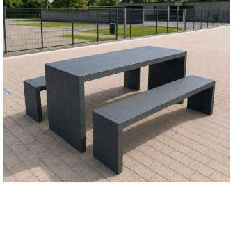 Table et banquette en plastique recyclé