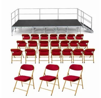 Lot chaises pliantes en velours rouge et podium de spectacle