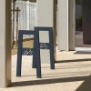 Support à vélo 2 places en acier aux abords d'un bâtiment