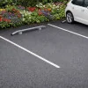 Butée de parking cintrée diamètre 60mm galvanisé en situation sur une parking