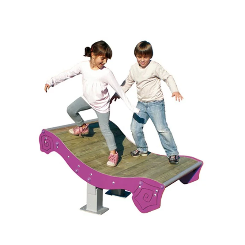 Hamac en équilibre pour aire de jeux collectivité avec des enfants
