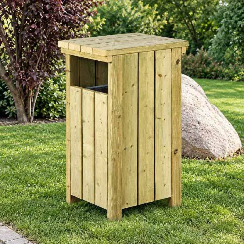 Poubelle rustique en bois Pin du Nord dans un parc