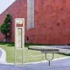 banc assis-debout Oslo Procity implanté près d'un arrêt de bus