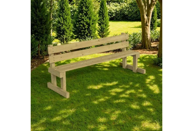 Banc enfant en bois dans un parc