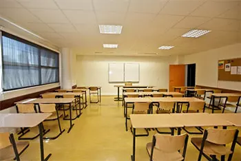 Mobilier scolaire : la pose de votre équipement par Cofradis